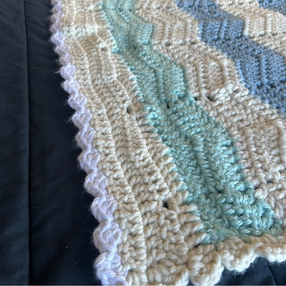 Vintage Crocheted White and Blue Chevron Pattern Baby Lap Blanket Throw #0828249 - Picture 9 of 12